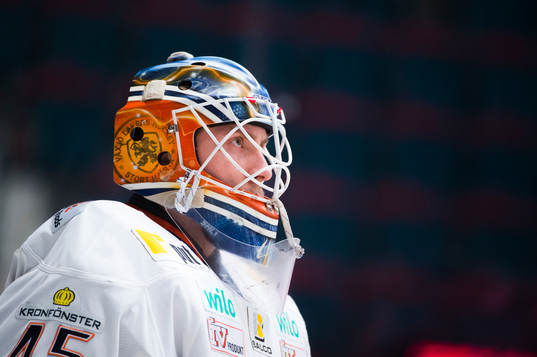 Växjös målvakt Viktor Andrén före ishockeymatchen i
