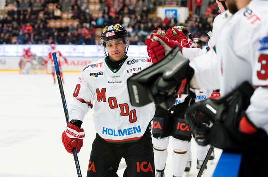 Modos Per-Åge Skröder jublar