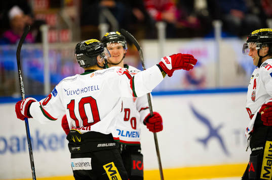 Modos Per-Åge Skröder jublar