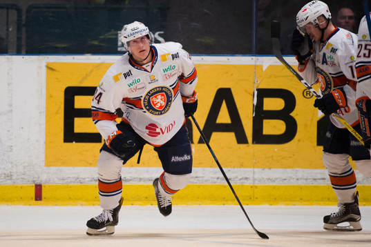 Växjös Olli Palola jublar
