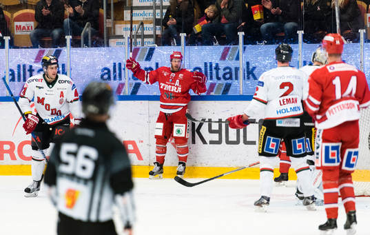 Timrås Sebastian Lauritzen jublar