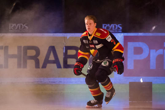 Djurgårdens Emil Johansson före  ishockeymatchen i SHL