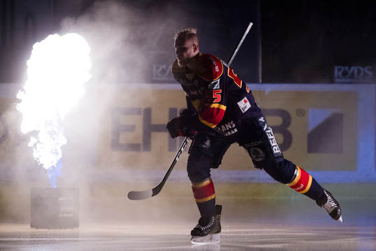 Djurgårdens Alexander Urbom före ishockeymatchen i SHL