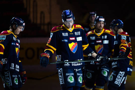 Djurgårdens Adam Ollas Mattsson före ishockeymatchen i
