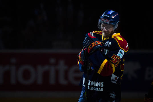 Djurgårdens Alexander Urbom före ishockeymatchen i SHL