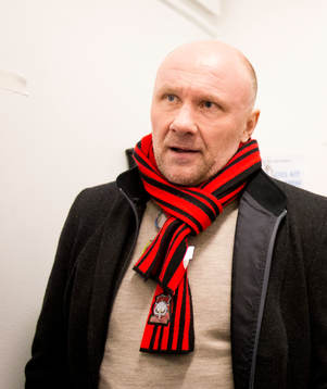 Malmö Redhawks tränare Peter Andersson blir intervjuad