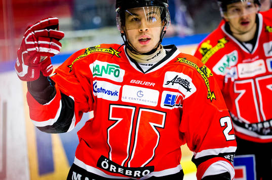 Örebros Greg Squires gör 1-1 och jublar