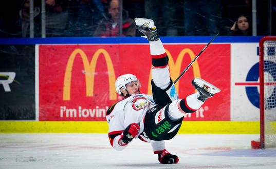 Malmö Redhawks Robin Alvarez faller