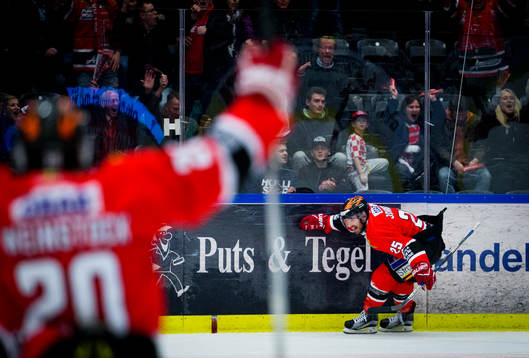 Örebros Martin Johansson gör 2-1 och jublar