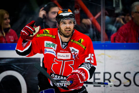 Örebros Martin Johansson gör 2-1 och jublar