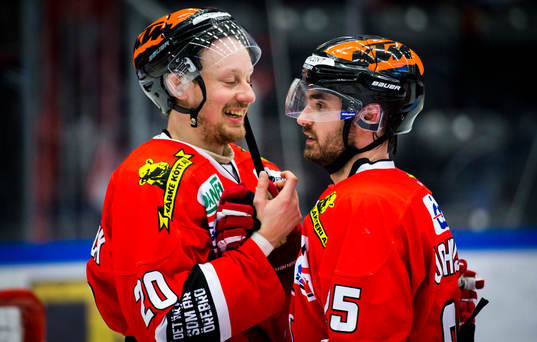 Örebros Marcus Weinstock och Martin Johansson är glada