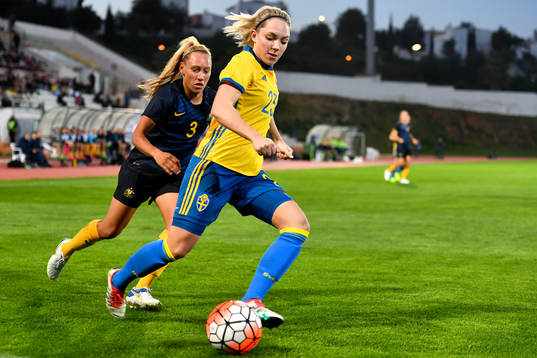Australiens Gema Simon och Sveriges Elin Rubensson
