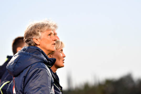 Sveriges förbundskapten Pia Sundhage och assisterande