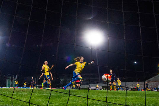 Sveriges Lotta Schelin gör 0-1
