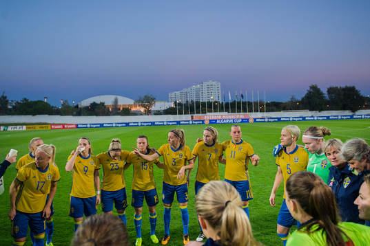 Sveriges spelare med Caroline Seger, Kosovare Asllani, Elin