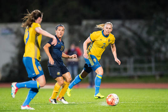 Australiens Lisa De Vanna och Sveriges Jonna Andersson