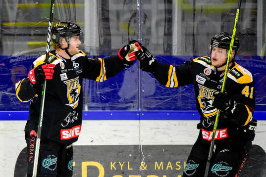 Panterns Kim Rosdahl och Johan Björk jublar