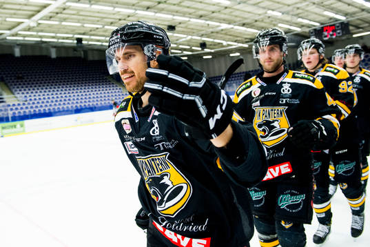 Panterns Mattias Persson jublar