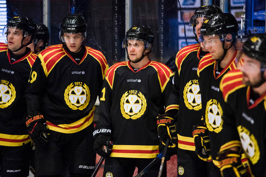 Brynäs Juuso Ikonen före ishockeymatchen i SHL mellan