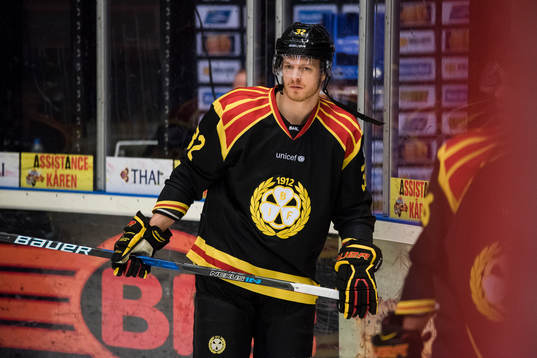 Brynäs Nick Johnson före ishockeymatchen i SHL mellan
