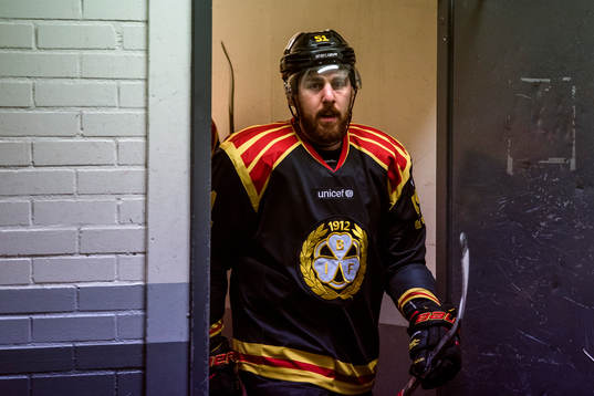 Brynäs Marc Zanetti före ishockeymatchen i SHL mellan
