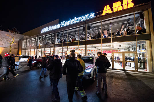 ABB Arena utvändigt innan ishockeymatchen i SHL mellan