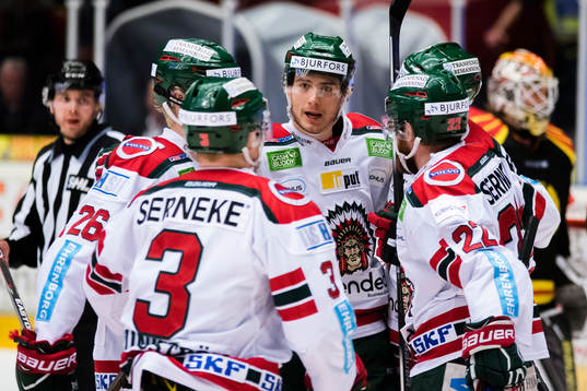 Frölundas Johan Sundström och John Nyberg jublar