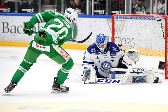 Rögles Mathias From gör 3-1 bakom Leksands målvakt Atte