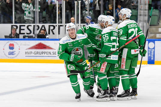 Rögles Bryan Lerg jublar med lagkamrater