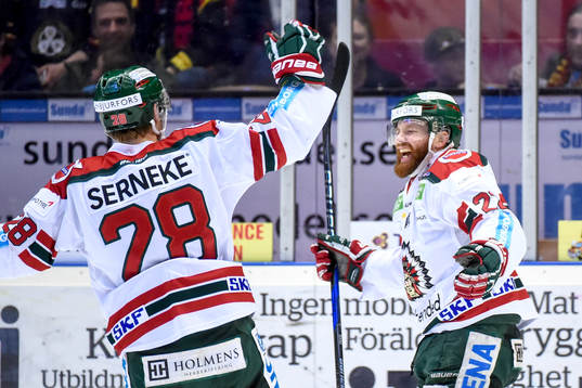 Frölundas Johan Sundström och Robin Figren jublar