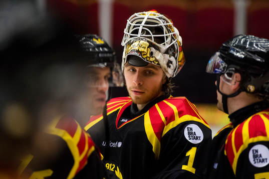 Brynäs målvakt Felix Sandström deppar