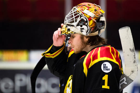 Brynäs målvakt Felix Sandström deppar