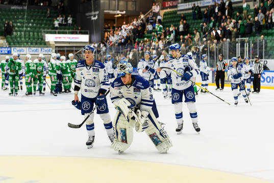Leksands Tobias Forsberg och målvakt Atte Engren deppar