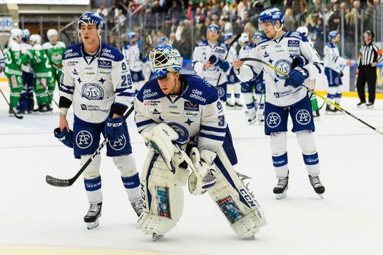Leksands Tobias Forsberg och målvakt Atte Engren deppar