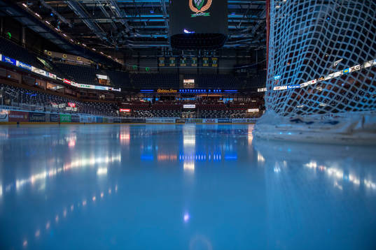En bild tagen från isen innan ishockeymatchen i SHL mellan
