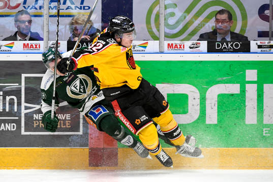 Färjestads Sebastian Erixon och Luleås Oscar Engsund