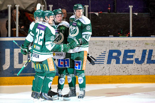 Färjestads Mikael Wikstrand jublar med lagkamrater