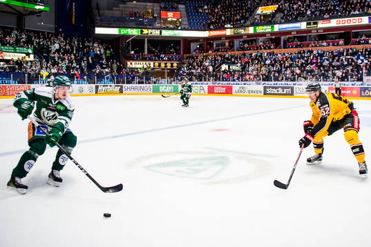 Färjestads Sebastian Erixon och Luleås Karl Fabricius