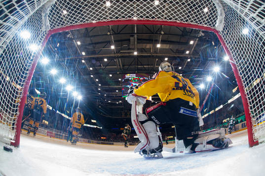 Luleås målvakt Filip Gustavsson deppar