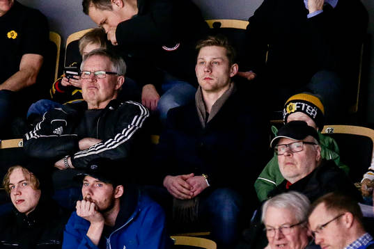 Skellefteås Oscar Möller på läktaren
