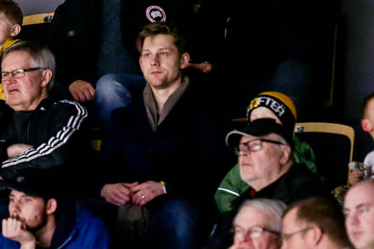 Skellefteås Oscar Möller på läktaren
