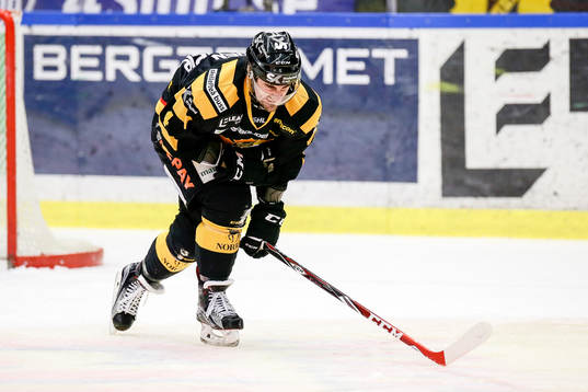Skellefteås Bud Holloway grinar illa