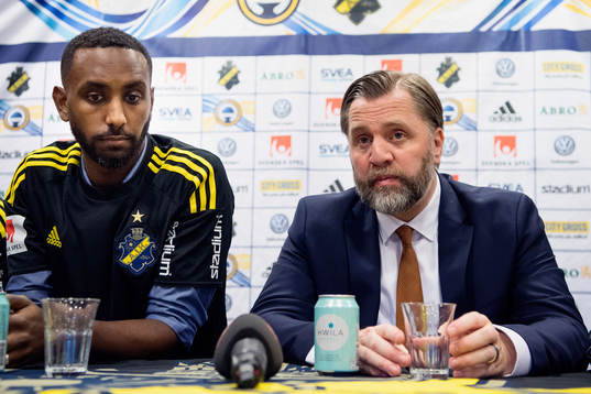 s nya spelare Henok Goitom och AIK:s sportchef Björn