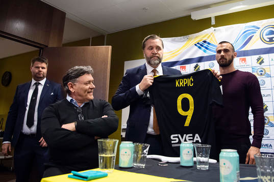 s sportchef Björn Wesström och nya spelaren Sulejman Krpic