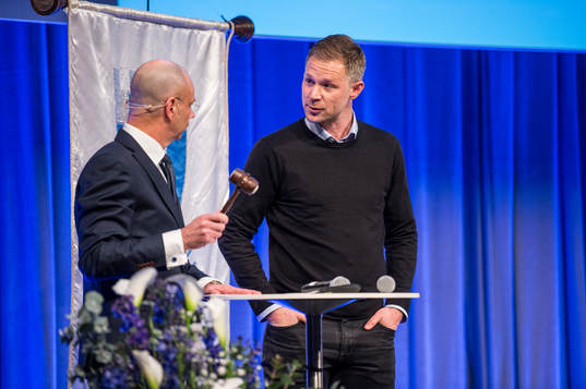 Håkan Jeppsson, ordförande och tränaren Magnus Pehrsson