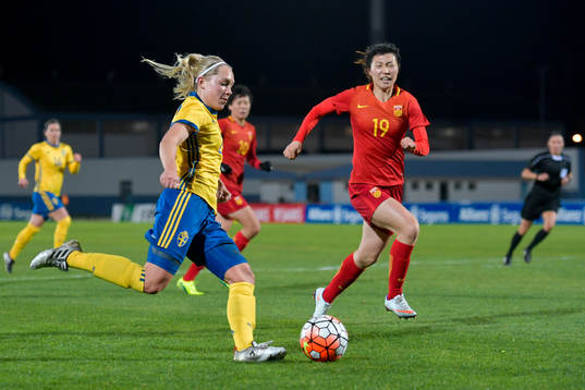 Sveriges Elin Rubensson och Kinas Wang Yan