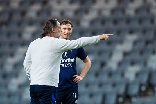Tränaren Özcan Melkemichel och Kim Källström