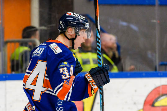 Växjös Olli Palola jublar