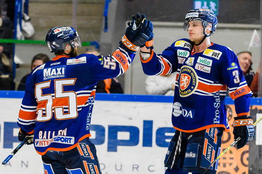 Växjös Nick Bailen och Oliver Bohm jublar