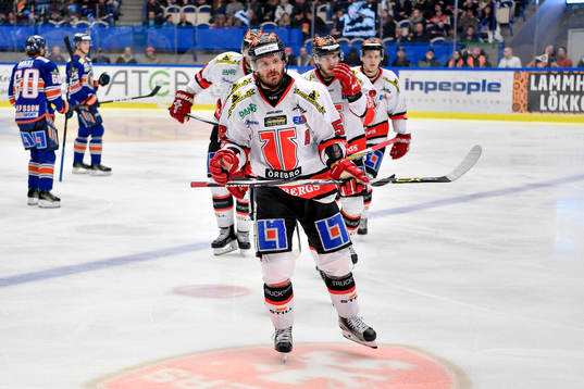 Örebros Johan Wiklander jublar
